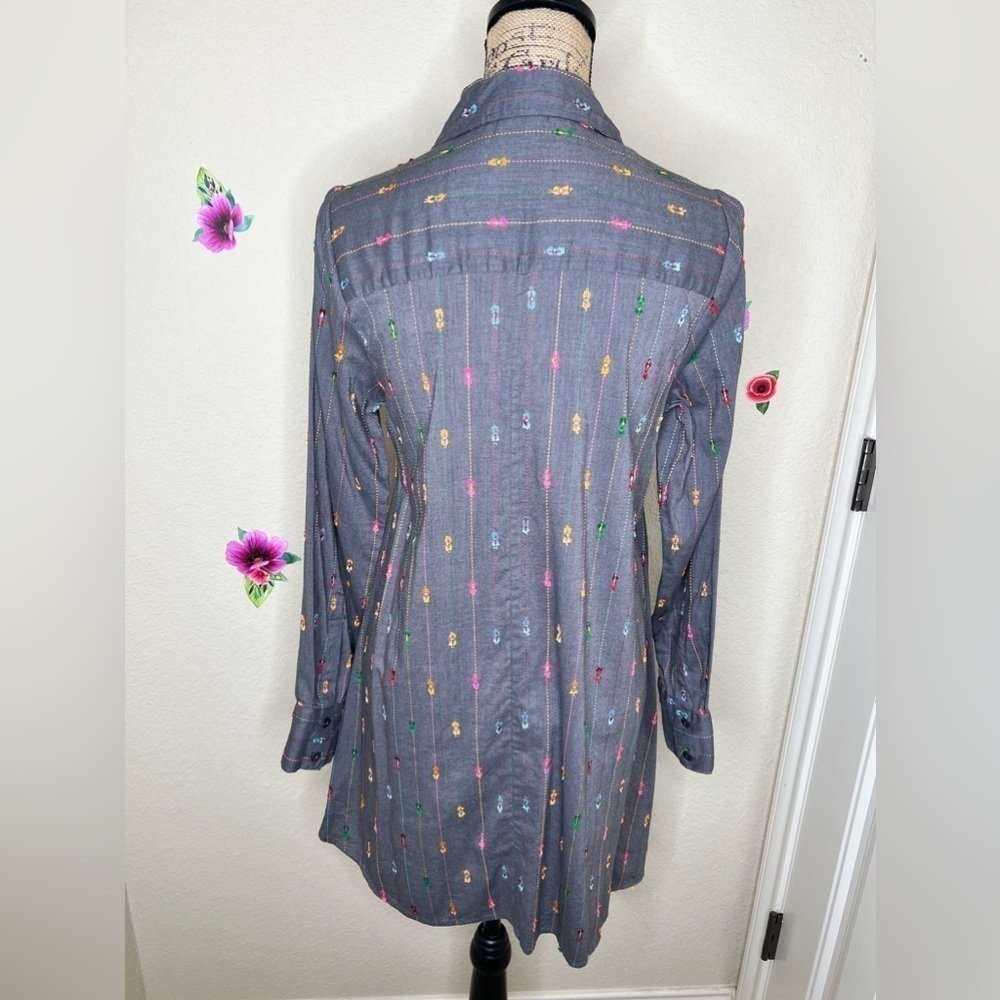 Ivy Jane Textured Asymmetrical Button Front Tunic Top - Picture 10 of 14